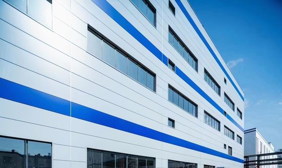 耐久性のある鋼製製倉庫 現代のデザインとステンレスゴーター