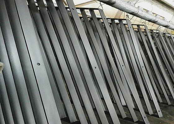 国際空港の鋼鉄塀の製作は、半重金属の製作に光沢をつけます