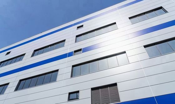 最大限のスペース利用のためにクリアスパンデザインのカスタマイズ可能な鉄筋構造倉庫