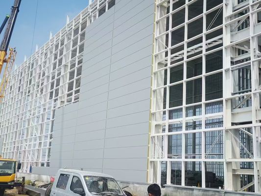 固く安定した鋼鉄構造 配送と貯蔵のための倉庫